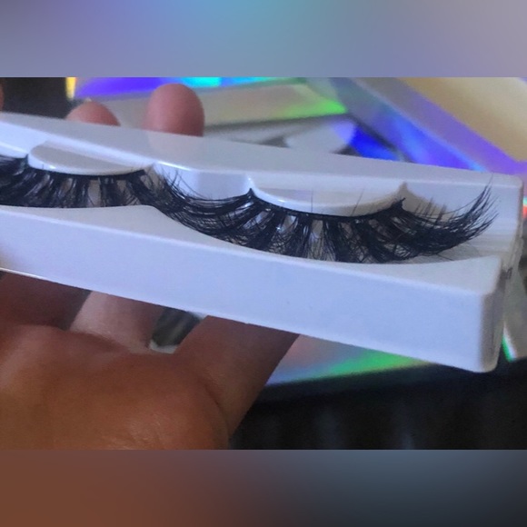 Eyelashes - Picture 7 of 8